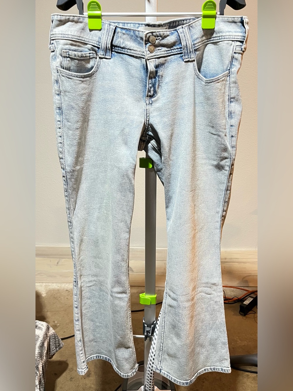 Hollister Light Wash Flared Women’s Jeans